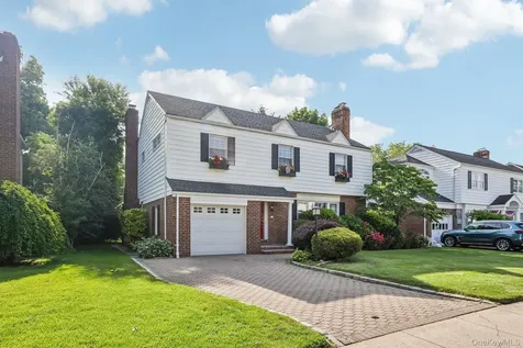173 Meadbrook Road Garden City NY 11530