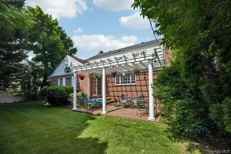 173 Meadbrook Road Garden City NY 11530
