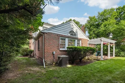 173 Meadbrook Road Garden City NY 11530