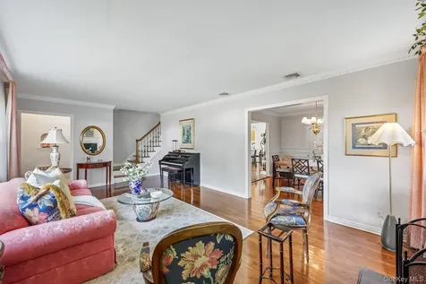 173 Meadbrook Road Garden City NY 11530