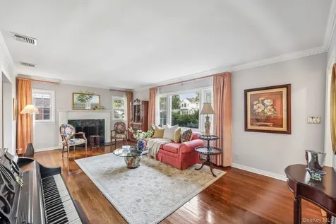 173 Meadbrook Road Garden City NY 11530