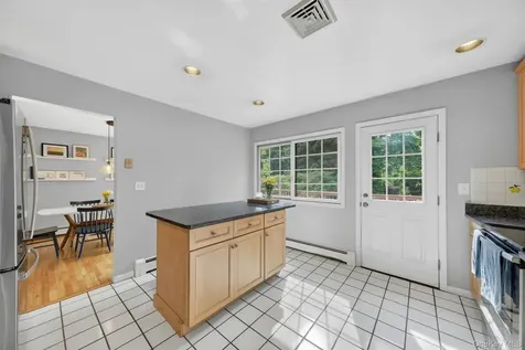 15 Round Tree Lane Montrose NY 10548