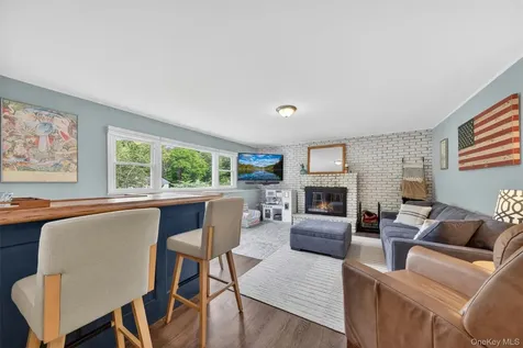 15 Round Tree Lane Montrose NY 10548