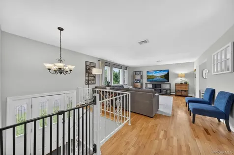15 Round Tree Lane Montrose NY 10548