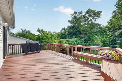 15 Round Tree Lane Montrose NY 10548