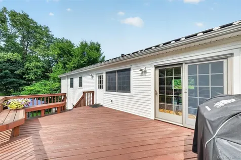 15 Round Tree Lane Montrose NY 10548