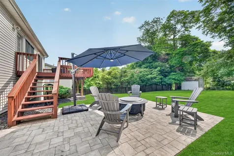 15 Round Tree Lane Montrose NY 10548