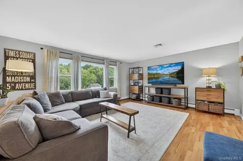 15 Round Tree Lane Montrose NY 10548