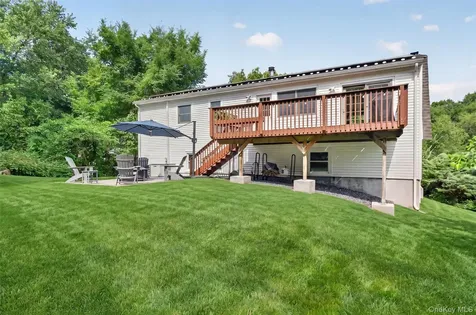 15 Round Tree Lane Montrose NY 10548