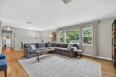 15 Round Tree Lane Montrose NY 10548