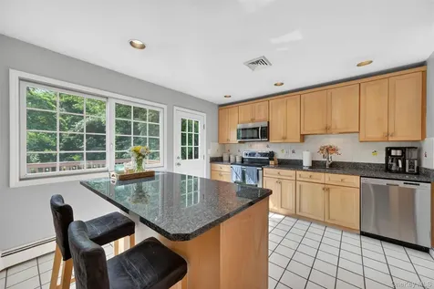 15 Round Tree Lane Montrose NY 10548