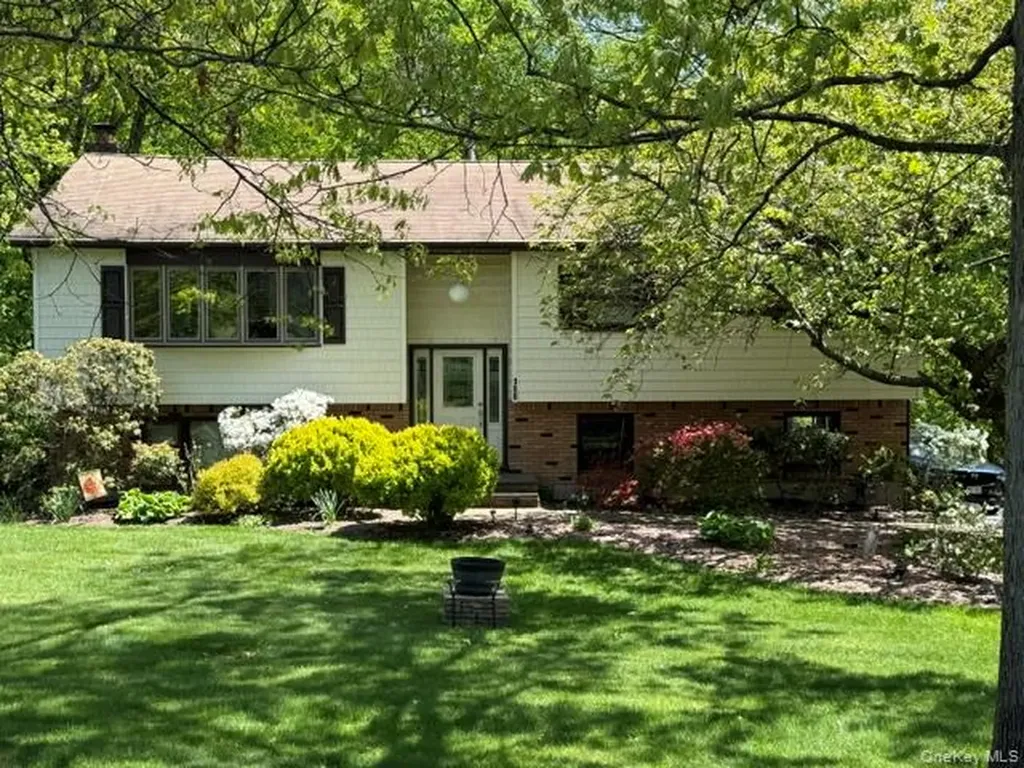 150 Schweizer Lane Bardonia NY 10954