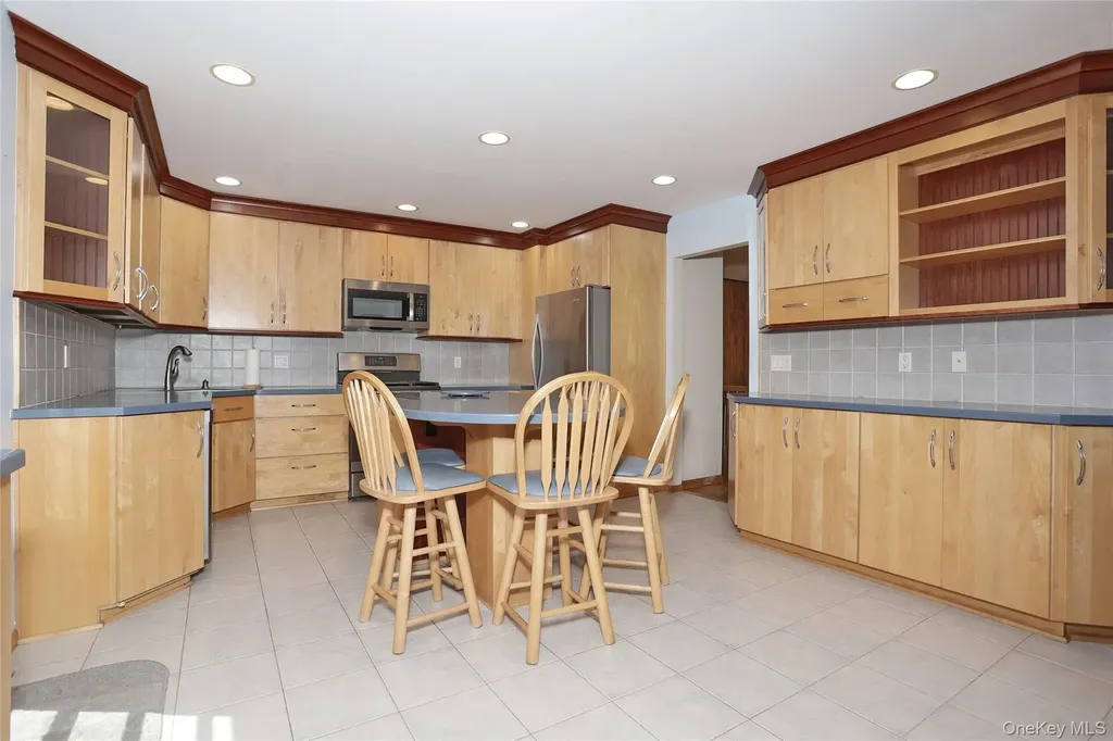 150 Schweizer Lane Bardonia NY 10954