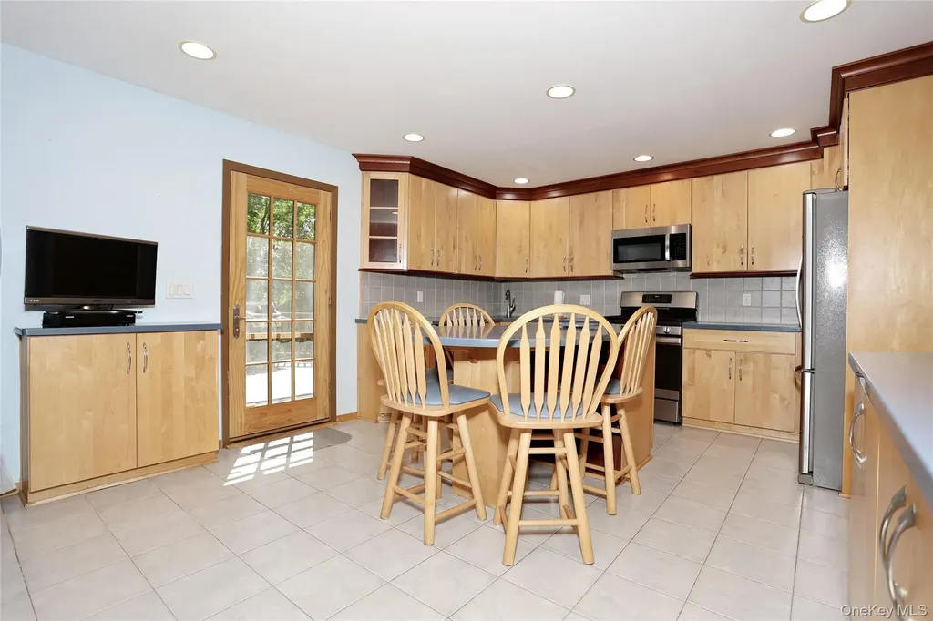 150 Schweizer Lane Bardonia NY 10954