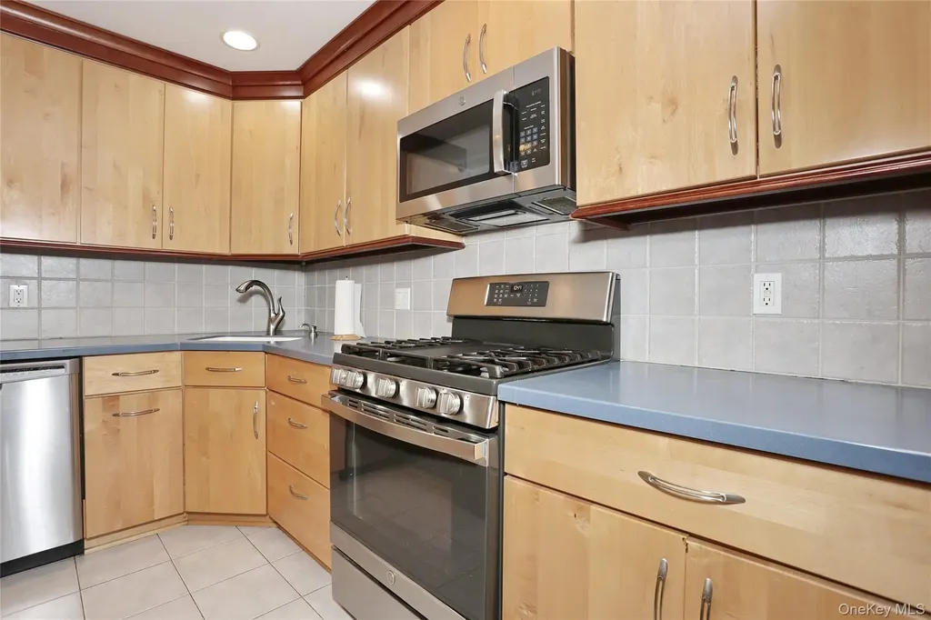 150 Schweizer Lane Bardonia NY 10954