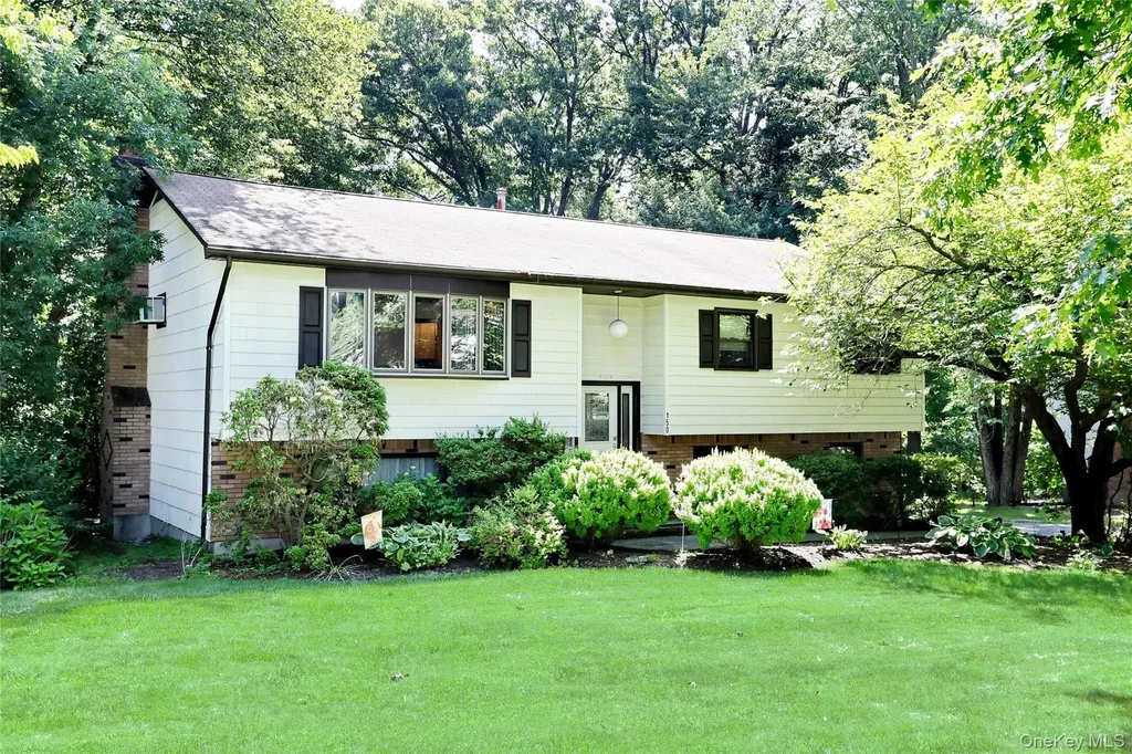 150 Schweizer Lane Bardonia NY 10954