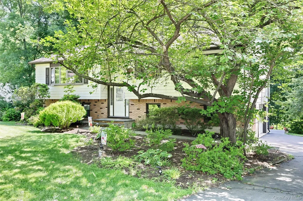 150 Schweizer Lane Bardonia NY 10954