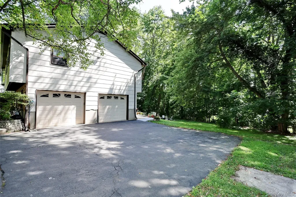 150 Schweizer Lane Bardonia NY 10954