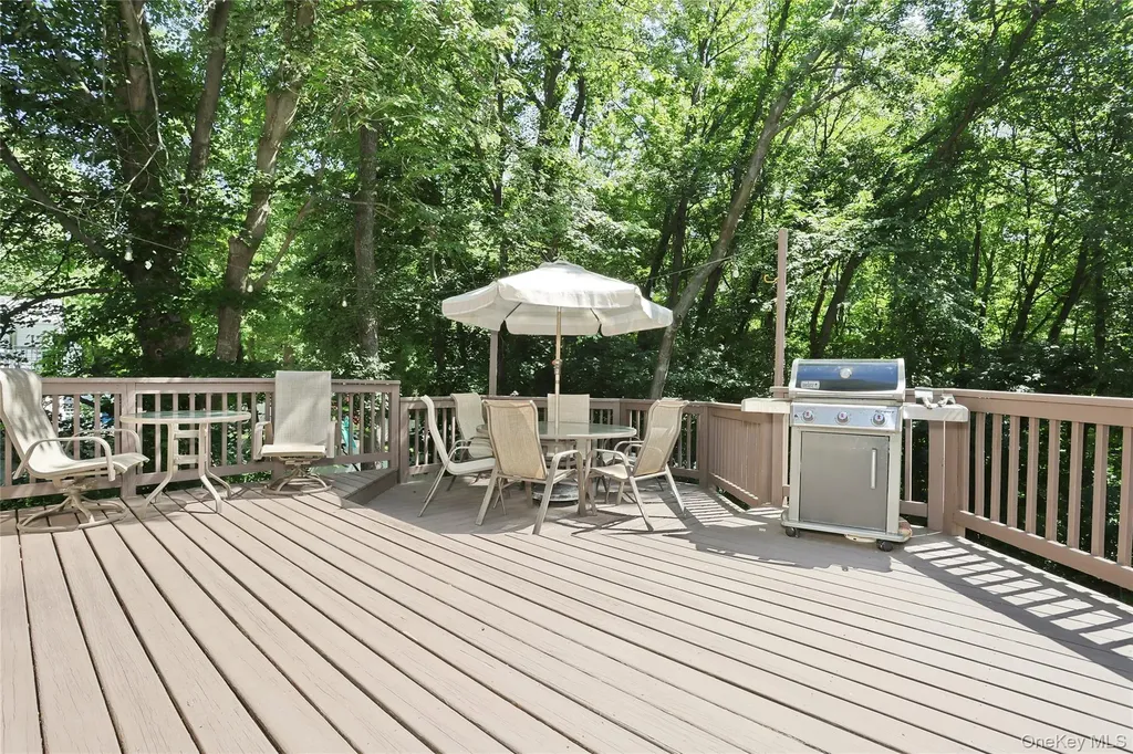 150 Schweizer Lane Bardonia NY 10954