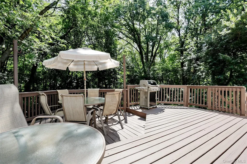 150 Schweizer Lane Bardonia NY 10954