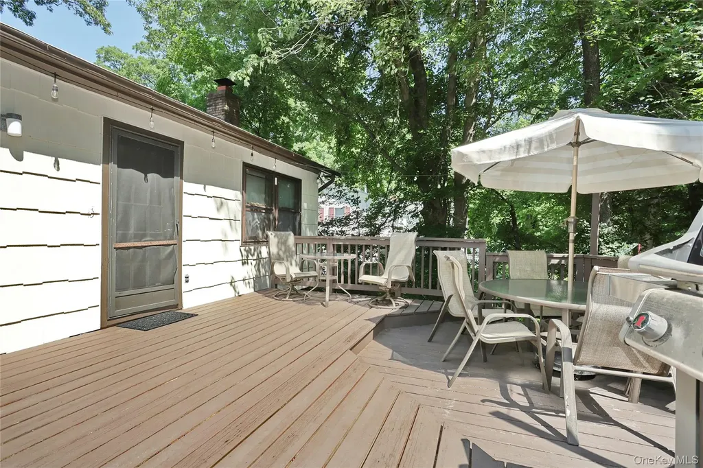 150 Schweizer Lane Bardonia NY 10954