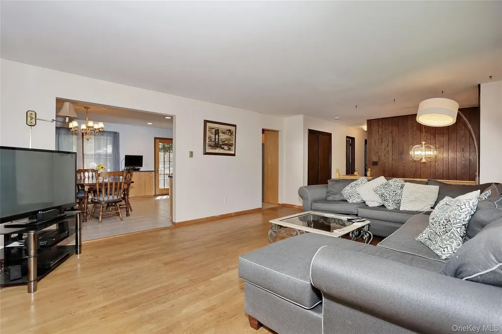 150 Schweizer Lane Bardonia NY 10954
