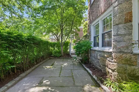 9 Sentry Place Scarsdale NY 10583