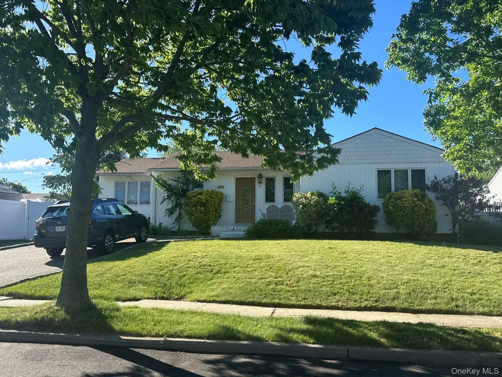 19 Edi Avenue Plainview NY 11803