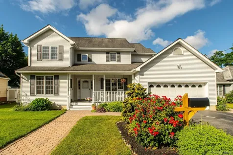 18 Barrett Place Beacon NY 12508