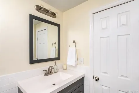 18 Barrett Place Beacon NY 12508