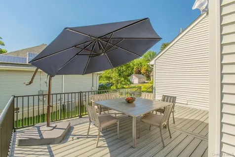 18 Barrett Place Beacon NY 12508