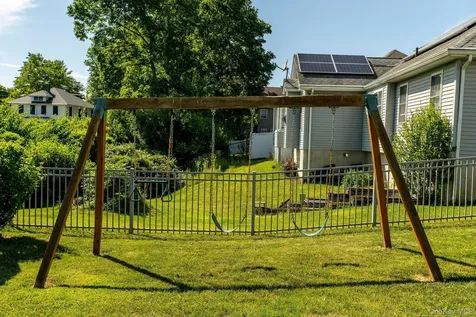 18 Barrett Place Beacon NY 12508