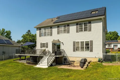 18 Barrett Place Beacon NY 12508