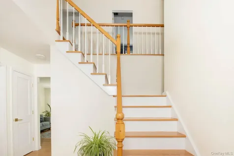 18 Barrett Place Beacon NY 12508