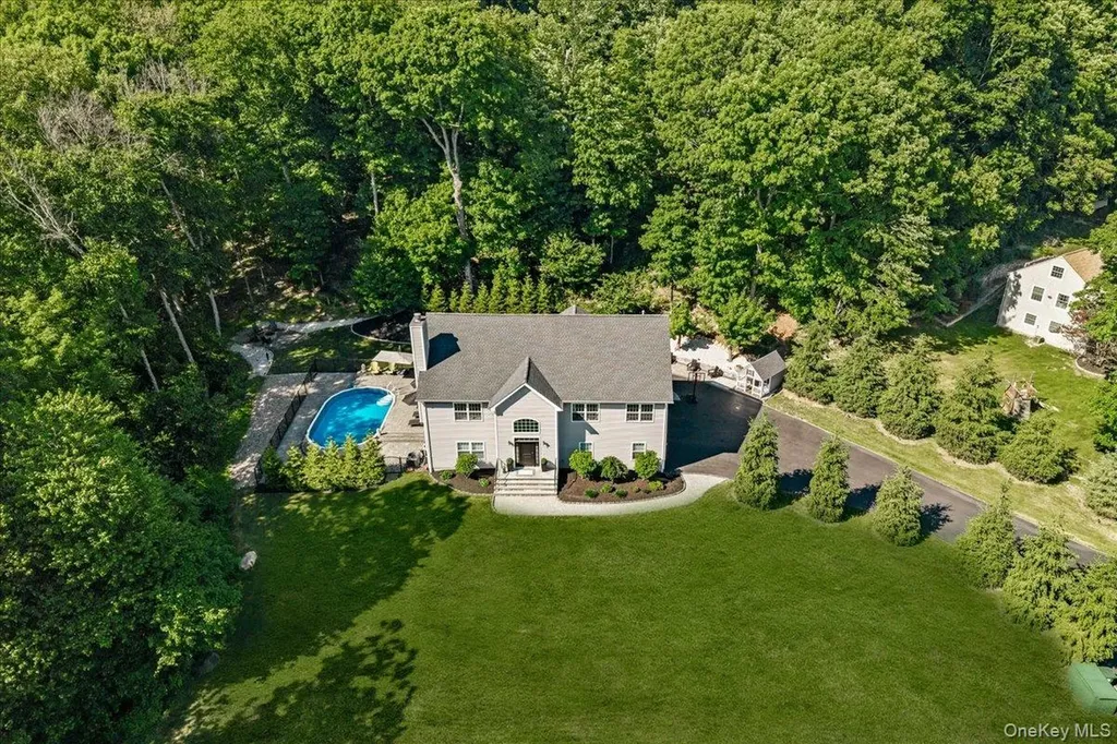 103 Teakettle Spout Road Mahopac NY 10541