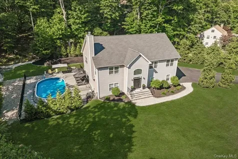 103 Teakettle Spout Road Mahopac NY 10541