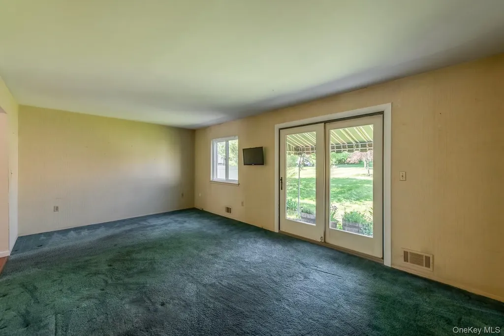 8 Knightsbridge Poughkeepsie NY 12603