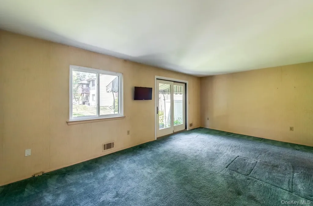8 Knightsbridge Poughkeepsie NY 12603