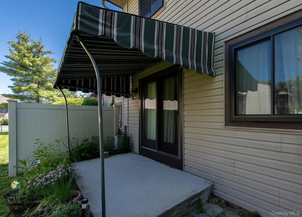 8 Knightsbridge Poughkeepsie NY 12603