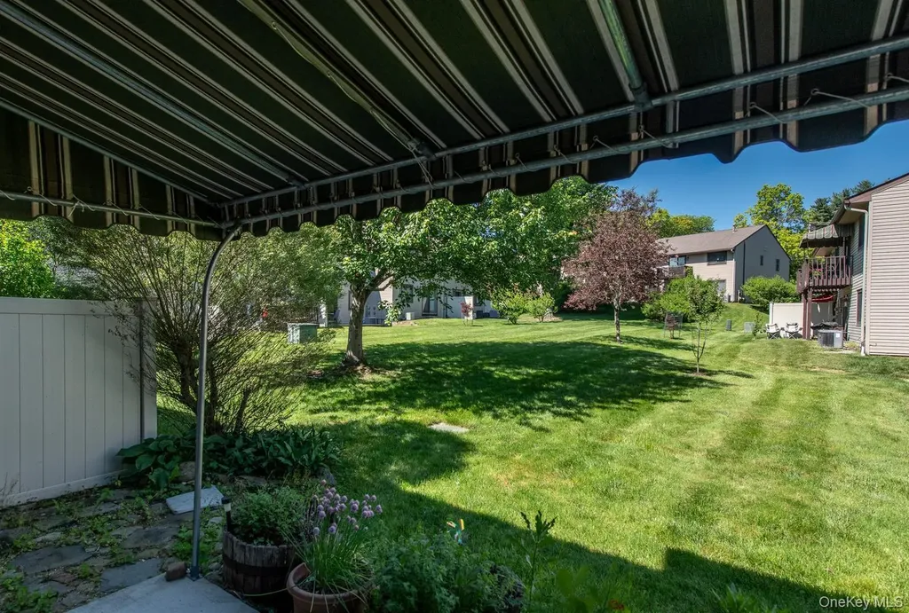 8 Knightsbridge Poughkeepsie NY 12603