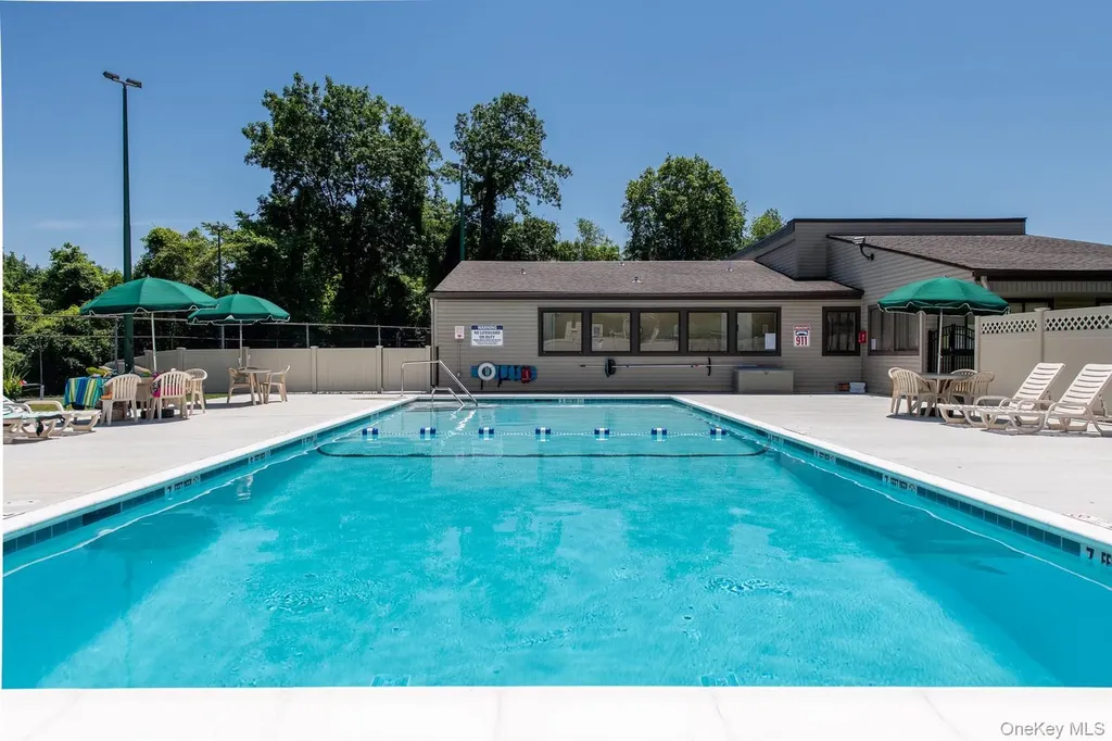 8 Knightsbridge Poughkeepsie NY 12603