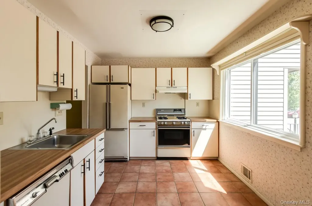 8 Knightsbridge Poughkeepsie NY 12603