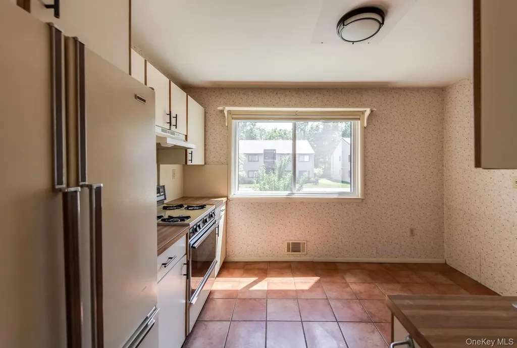 8 Knightsbridge Poughkeepsie NY 12603
