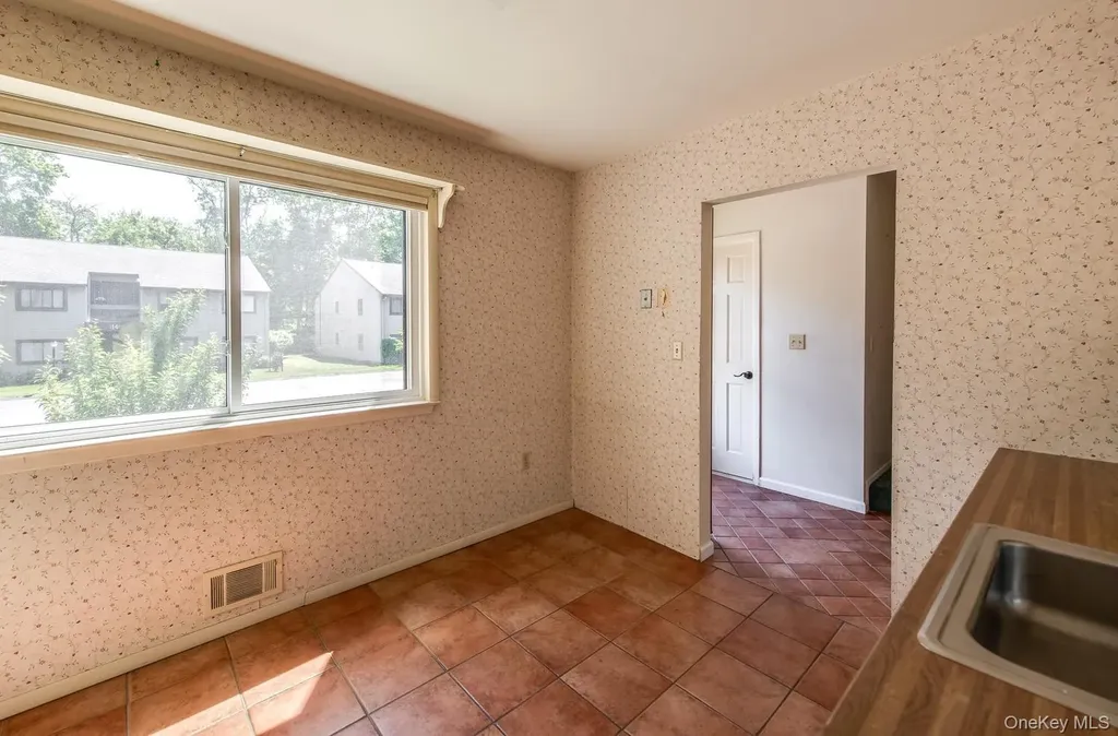8 Knightsbridge Poughkeepsie NY 12603