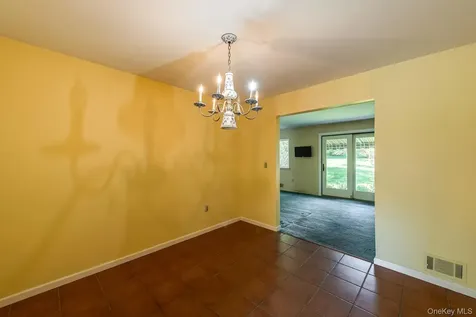 8 Knightsbridge Poughkeepsie NY 12603