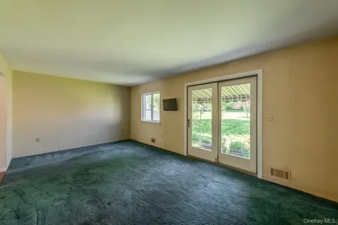 8 Knightsbridge Poughkeepsie NY 12603