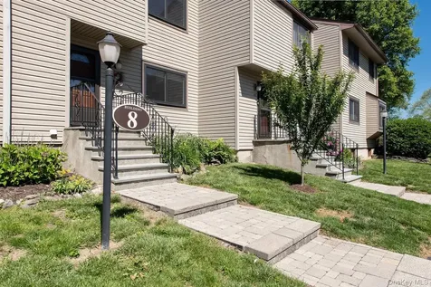 8 Knightsbridge Poughkeepsie NY 12603