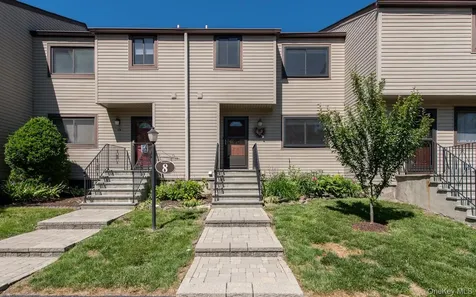 8 Knightsbridge Poughkeepsie NY 12603
