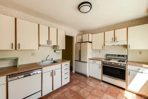 8 Knightsbridge Poughkeepsie NY 12603