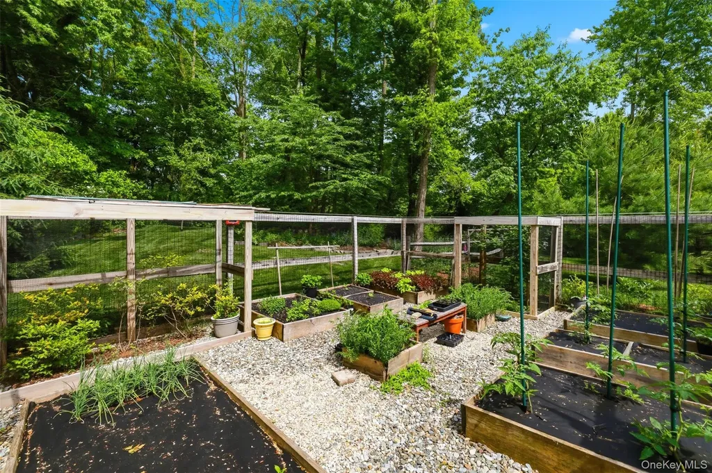 44 Woodlands Trail Clinton Corners NY 12514